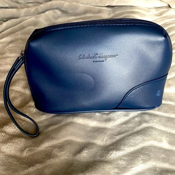 SALVATORE FERRAGAMO TRAVEL BAG W ESSENTIALS NEW - Picture 4 of 7
